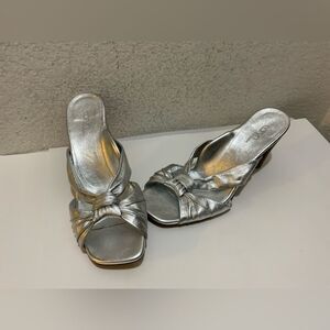 Taryn By Taryn Rose Justify Metallic Silver Slide Sandal Heels Women's 9